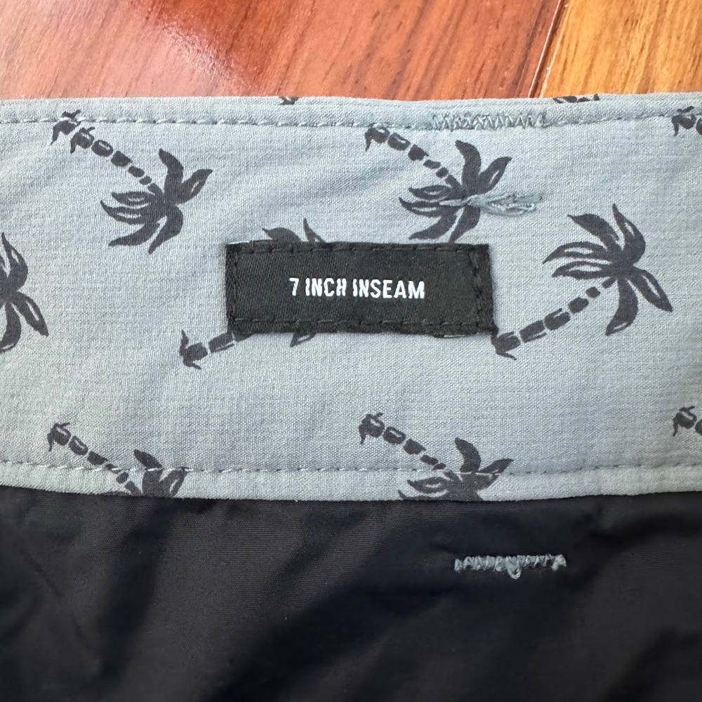 Bonobos Mens Shorts Size 44 Gray Black Palm Tree Print Golf Casual - Picture 4 of 7